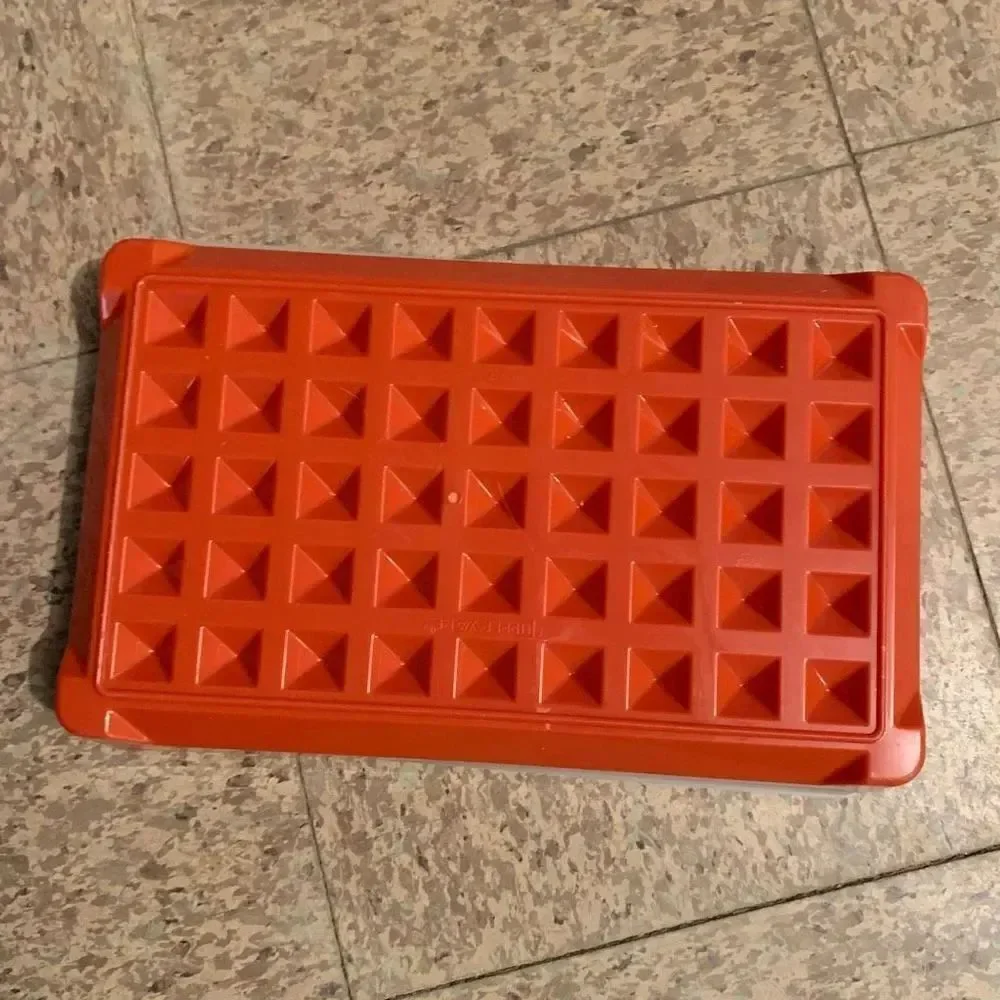 Tupperware 1292-7 Hot Dog Bacon Deli Meat Keeper